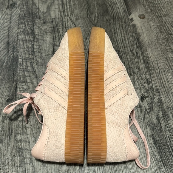 Platform Samba - Picture 2 of 5